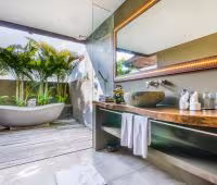 Villa Yoga Seminyak, Master Bathroom
